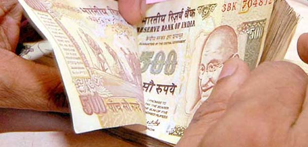 rupee 500 indian note in hand earn money in india